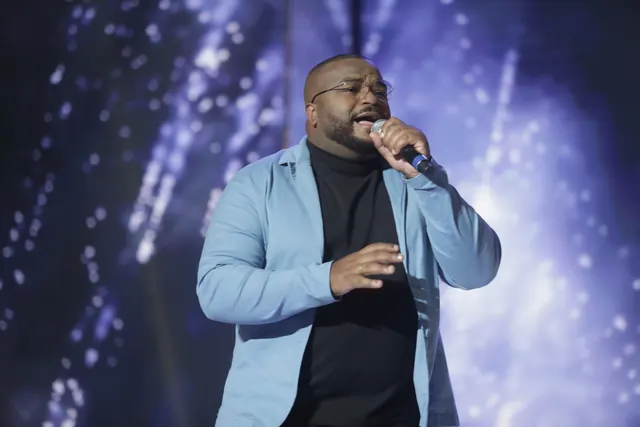 Kelvim Andrade, palco luz azul