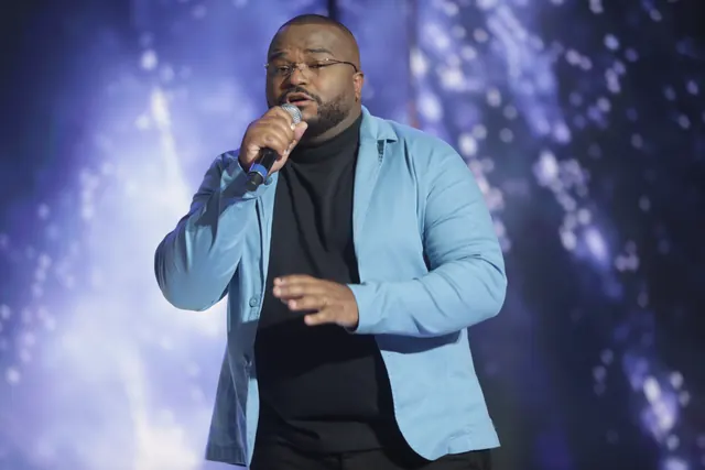 Kelvim Andrade, palco olhos fechados